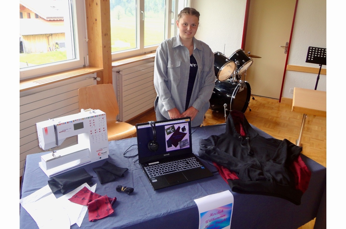 Tatjana Wampfler schneiderte einen Edelweisspulover.