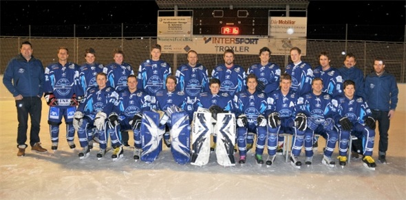 Team 3. Liga Saison 2014/2015: Hinten v.l.n.r.: Mario Ginggen, Daniel Ziörjen, Ramon Zeller, Eric Wälti, Noah Wälti, Lorenz Thüring, Florian Perren, Christoph Perren, Joël Wälti, Patrik Perren, Jöggi Zeller, Patric Salzmann. Vorne v.l.n.r.: Roger Salzmann, Martin Rufener, Dominic Salzmann, Rafael De Mouro Cunha, Björn Rindlisbacher, Jürg Thierstein, Matthias Boschung, Silvio Zeller