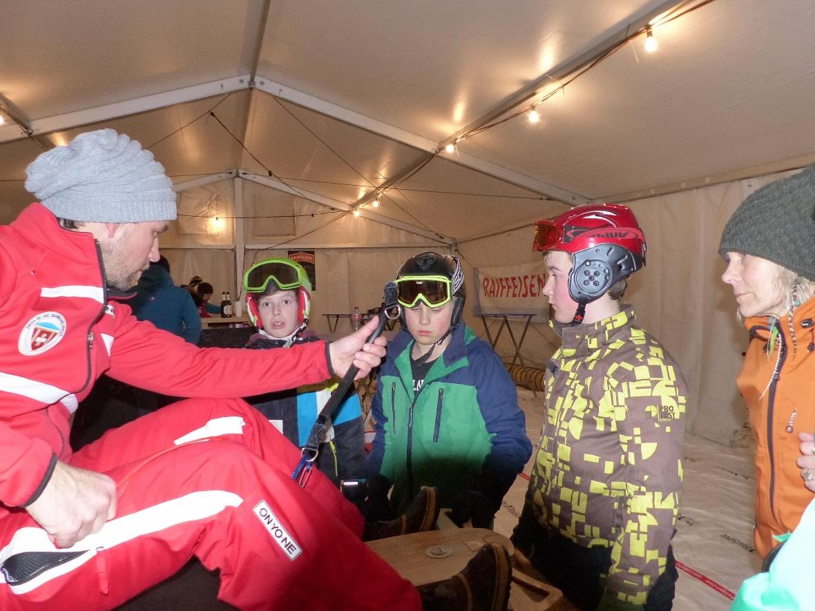 Team Eisspyder vom Camping Jaunpass mit Rennleiter Hausi.
