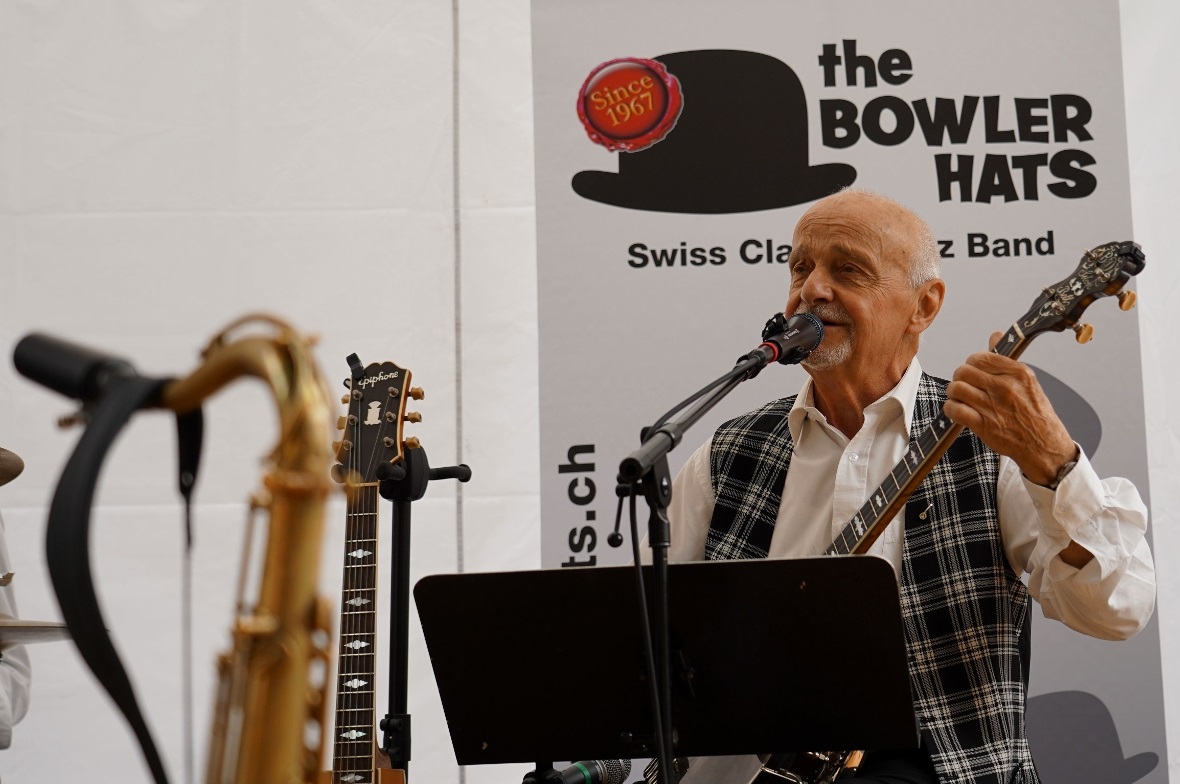 The Bowler Hats spielten beim Sporthotel Wildstrubel auf.