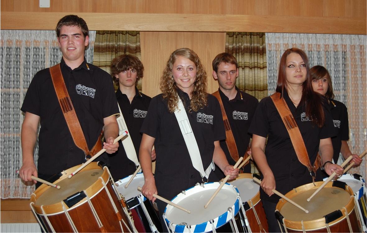 Folkloreabend The Surfdrummers.