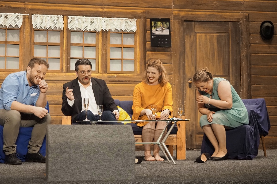 Theater «Rehrügge u Wurschtsalat» der Theatergruppe des Jodlerklubs Bärgrose.