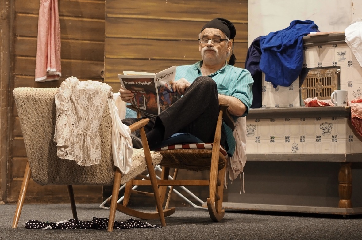 Theater «Rehrügge u Wurschtsalat» der Theatergruppe des Jodlerklubs Bärgrose.