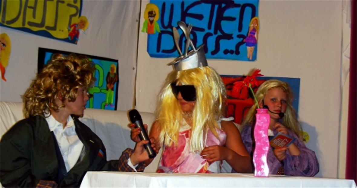 Thomas Gottschalk, Lady Gaga und Michelle Hunziker auf dem Plaudersofa.