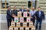 Thomas Knutti, Hans Wenger, Nils Fiechter, Michael Blatti, Lorenz Dreyer und Thomas Klossner übergaben die Petition des SVP-Verbunds Oberwil, Därstetten-Weissenburg, Erlenbach und Diemtigen stellvertretend für die 2184 Personen, die unterschrieben haben.
