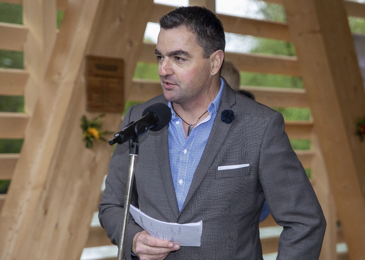 Thomas Knutti bei seiner Ansprache bei der Brückeneröffnung.