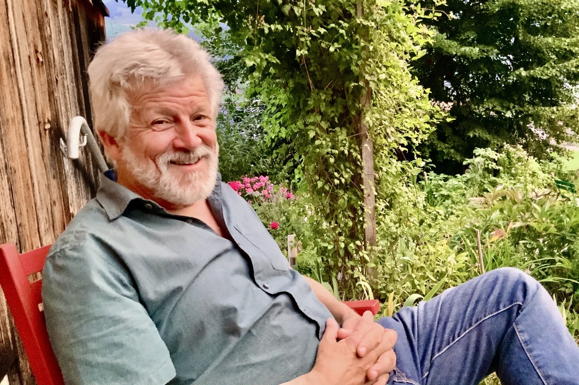 Thomas Näf im eigenen Garten, den er künftig noch mehr geniessen kann.