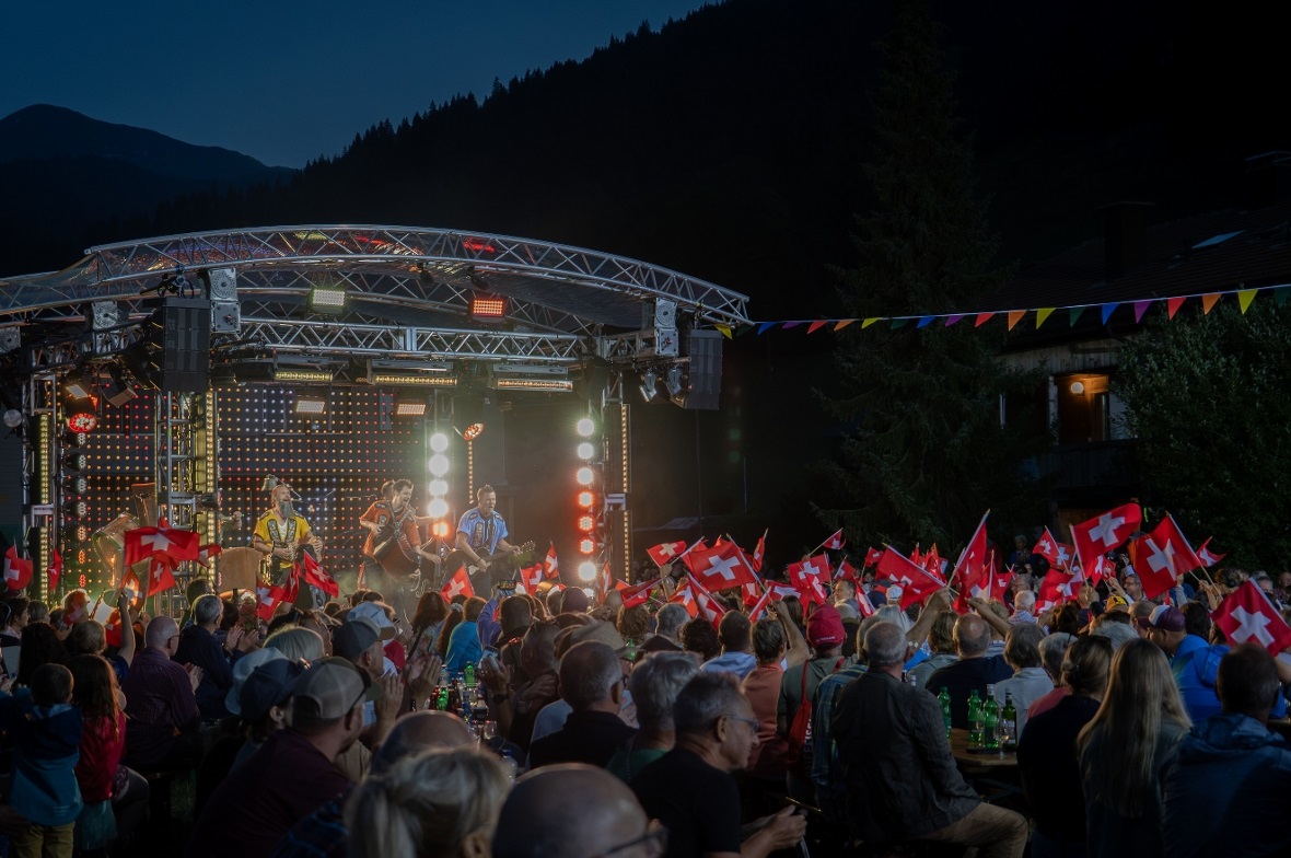 Tolle Stimmung beim gestrigen SRF Donnschtig-Jass in St. Stephan: Rund 3000 Besu...