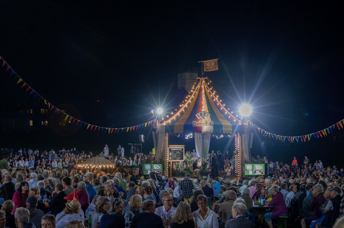 Tolle Stimmung beim gestrigen SRF Donnschtig-Jass in St. Stephan: Rund 3000 Besu...