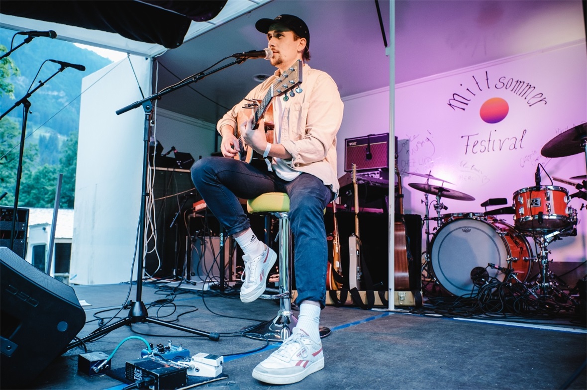 Tom James bei seinem Auftritt am Live At The Falls 2021.