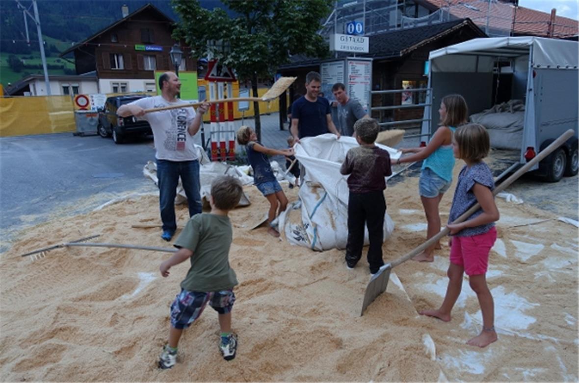 Tom Wittwer konnte den Platz dank vieler kleiner und grosser Helferhände kurz na...