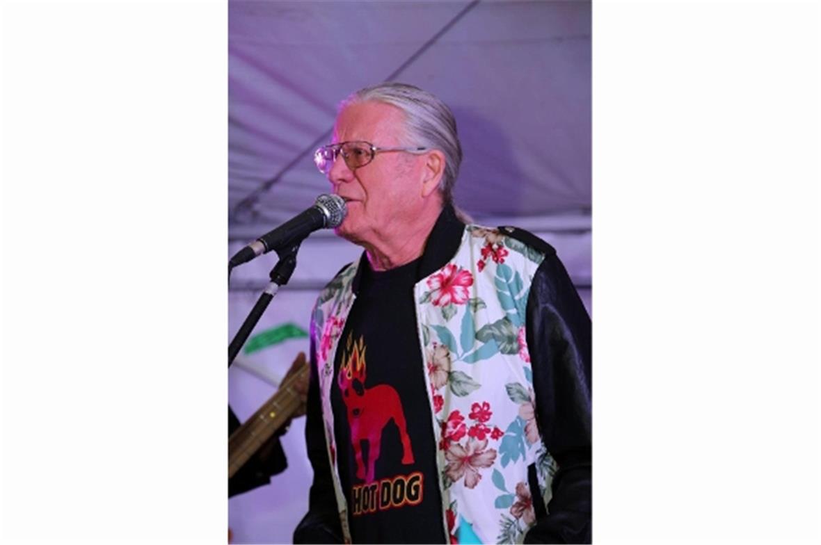 Toni Vescoli im Solo Konzert.