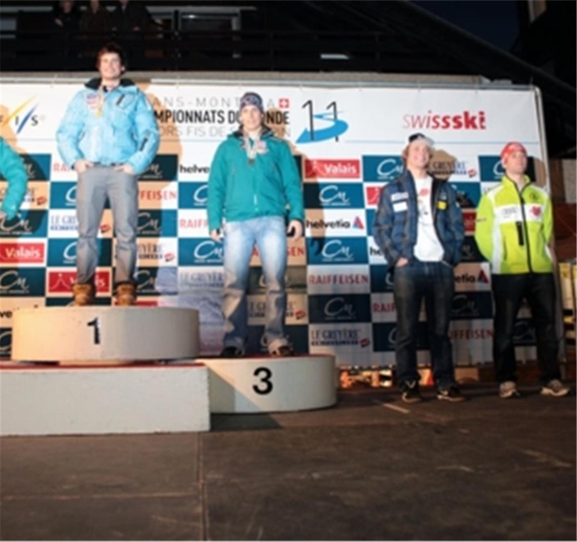 Joana Hählen auf dem WM-Podest, Nils Mani bester Schweizer Top Six in der Herren-Abfahrt: ganz rechts Nils Mani.