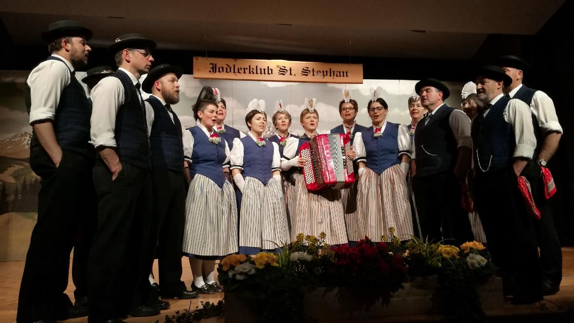 Trachtenjodelgruppe Unteriberg SZ in Festtagslaune.