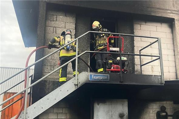 Trotz des Brandes am TLF wurde bei der Heissausbildung fleissig der Ernstfall geübt.