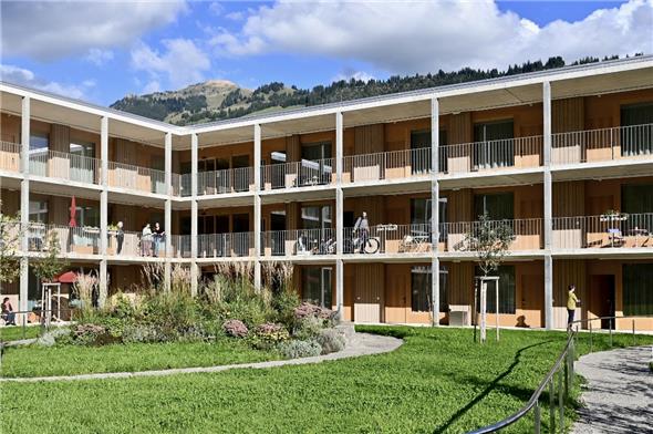 Trotz zusätzlichem Einbau einer Rampe und der Montage einer Fotovoltaikanlage auf dem Dach, konnte das Baubudget des neuen Wohnhauses auf der Spitalmatte eingehalten werden.