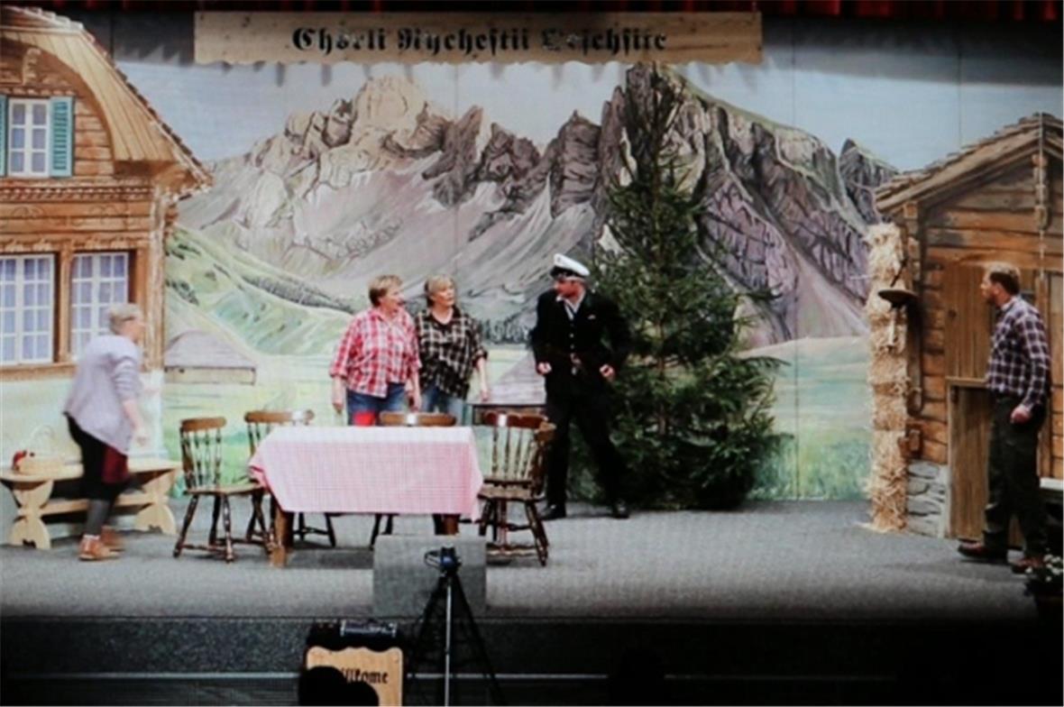 Turbulenzen auf dem Hof.