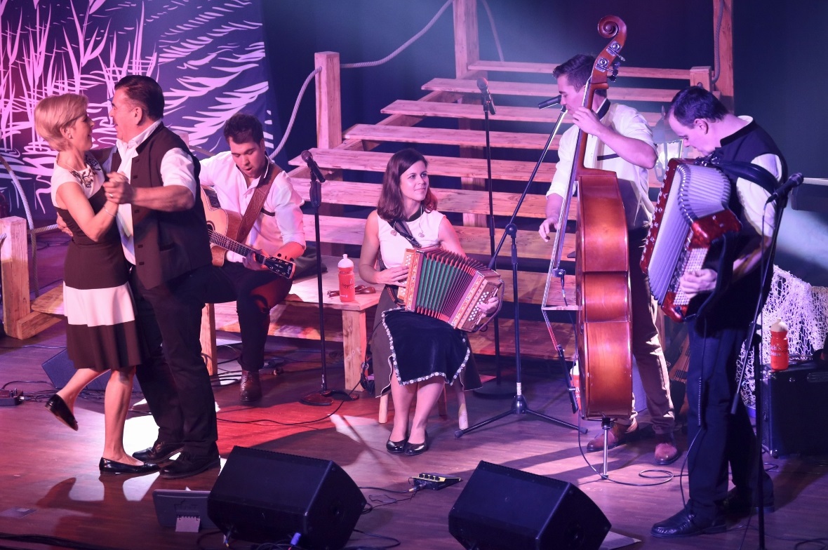 Typisch Oesch’s, alli mache mit – sei es musikalisch oder tänzerisch.