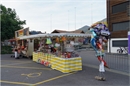 Typische Jahrmarktstände bereicherten den Lunapark.