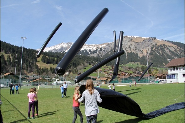 UFOs an der Lenk? Nein, nur natürliche «Heissluftballons»!