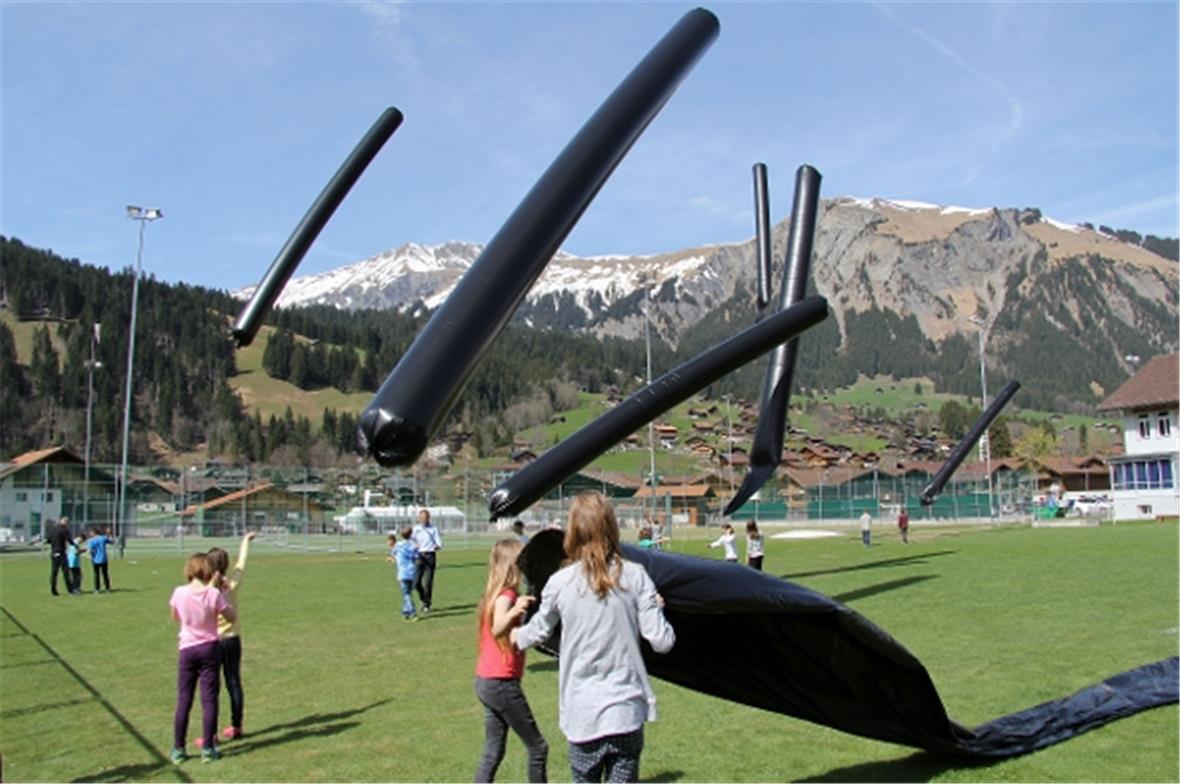 UFOs an der Lenk? Nein, nur natürliche «Heissluftballons»!