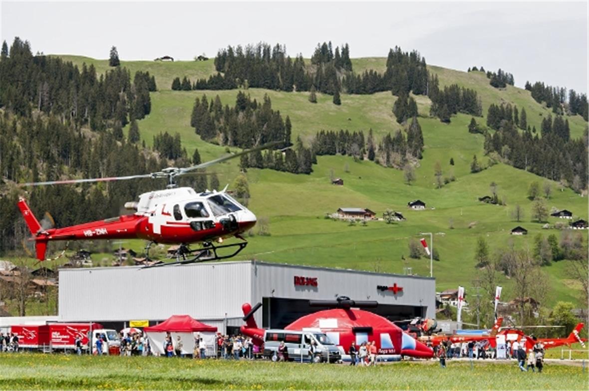 Über 4000 Besucher kamen auf den Flugplatz Zweisimmen zur neuen Helikopterbasis ...