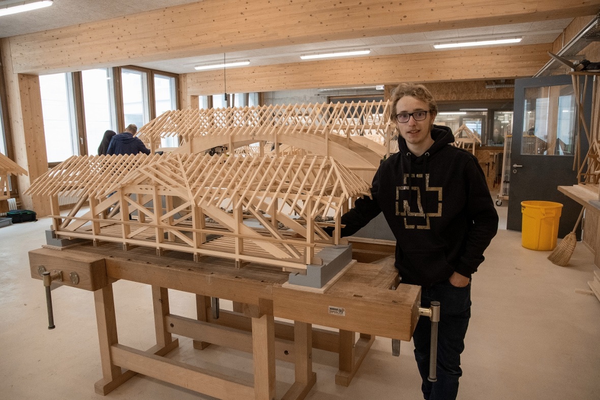 «Über 500 Arbeitsstunden stecken in diesem Wettbewerbsstück», erzählt der 18-jäh...