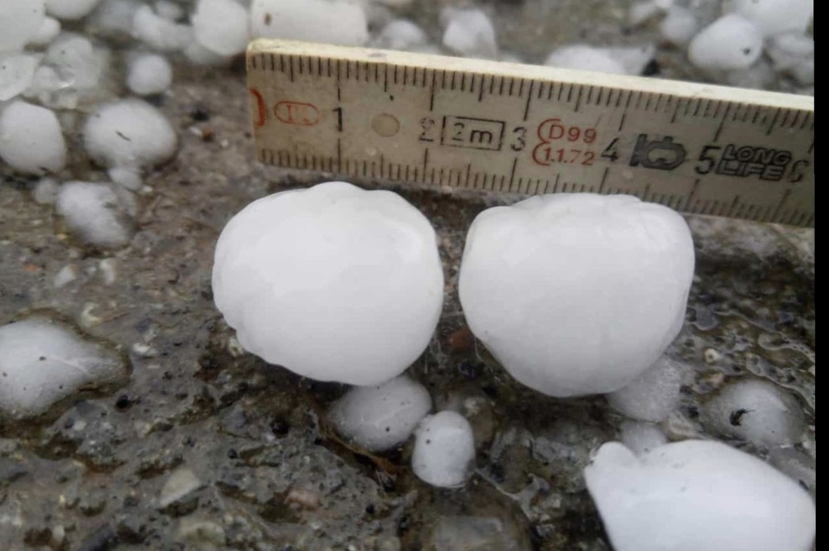 Über zwei Zentimeter waren die Hagelkörner in Zweisimmen.