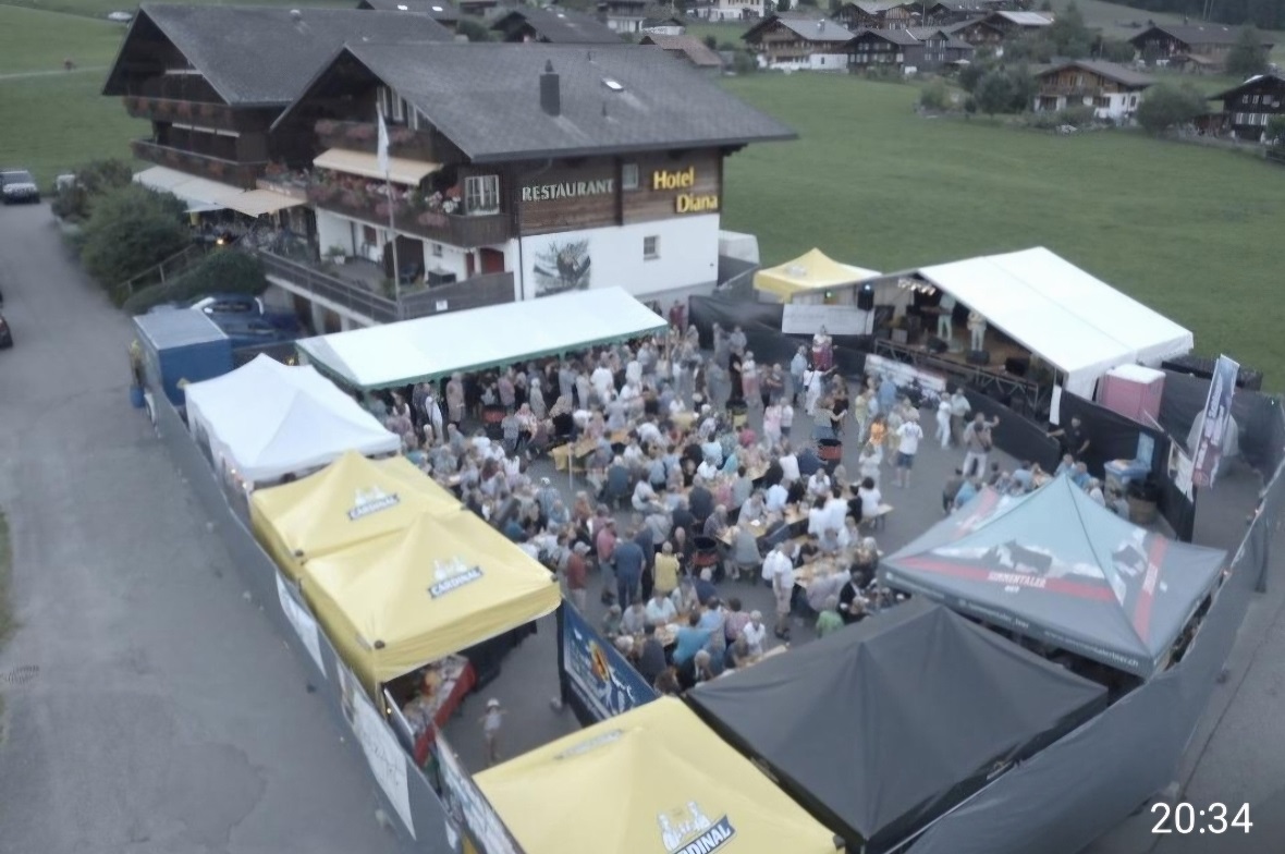 Überblick aus der Luft auf das kleine, aber feine Festivalgelände.