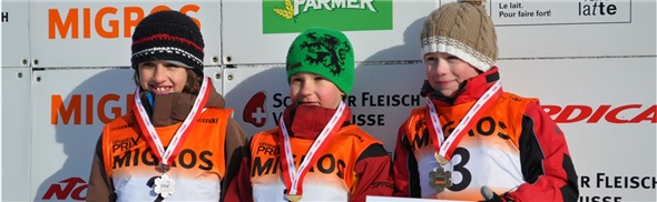 Überlegener Sieger beim Jahrgang 2002 (Vorsprung 1.47 Sekunden) Laurin Bauer, Zweisimmen mit Dea Schmidt, Schönried und Thibault Fracheboud, Monthey
