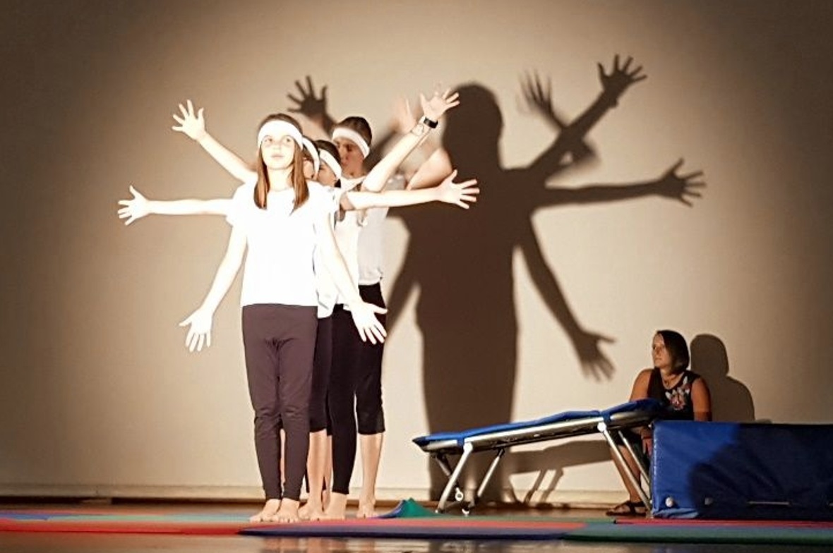 Überraschendes Schattentheater.