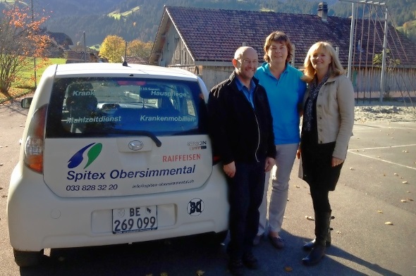 Ueli von Känel, neuer Betriebsleiter, Christine Matti Pflegedienstleiterin, Anne Speiser, Präsidentin.