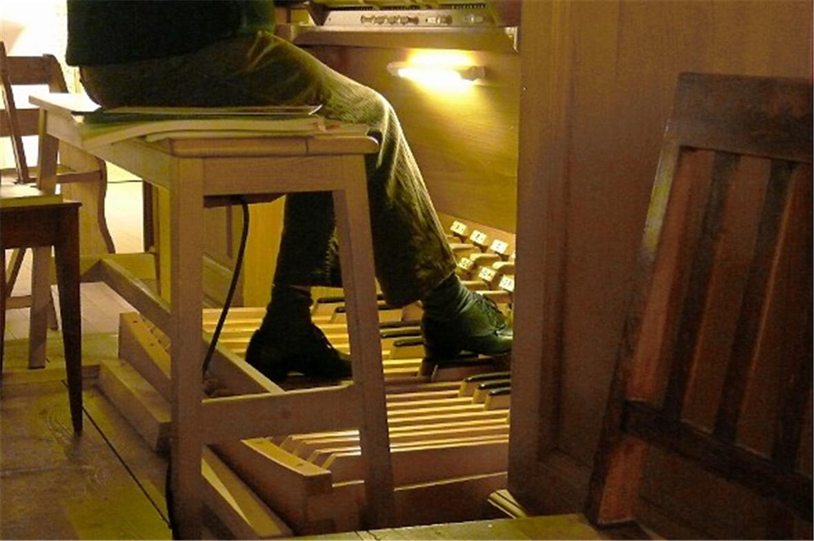 Um mit den Füssen spielen zu können, braucht es (neben Können) spezielle Schuhe ...