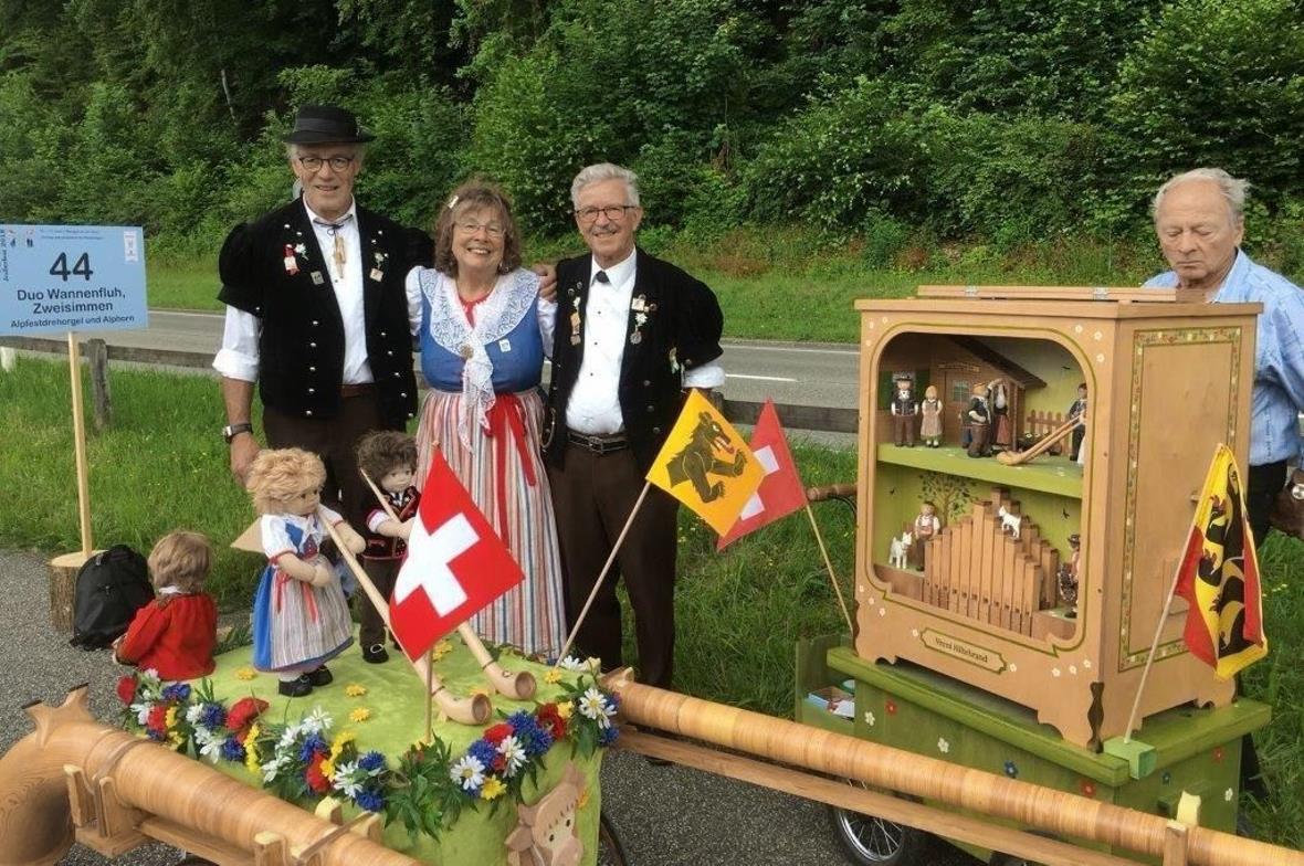 Umzugssujet mit Charme: Hansruedi König, Vreni Hiltebrand und Walter Arm versüss...