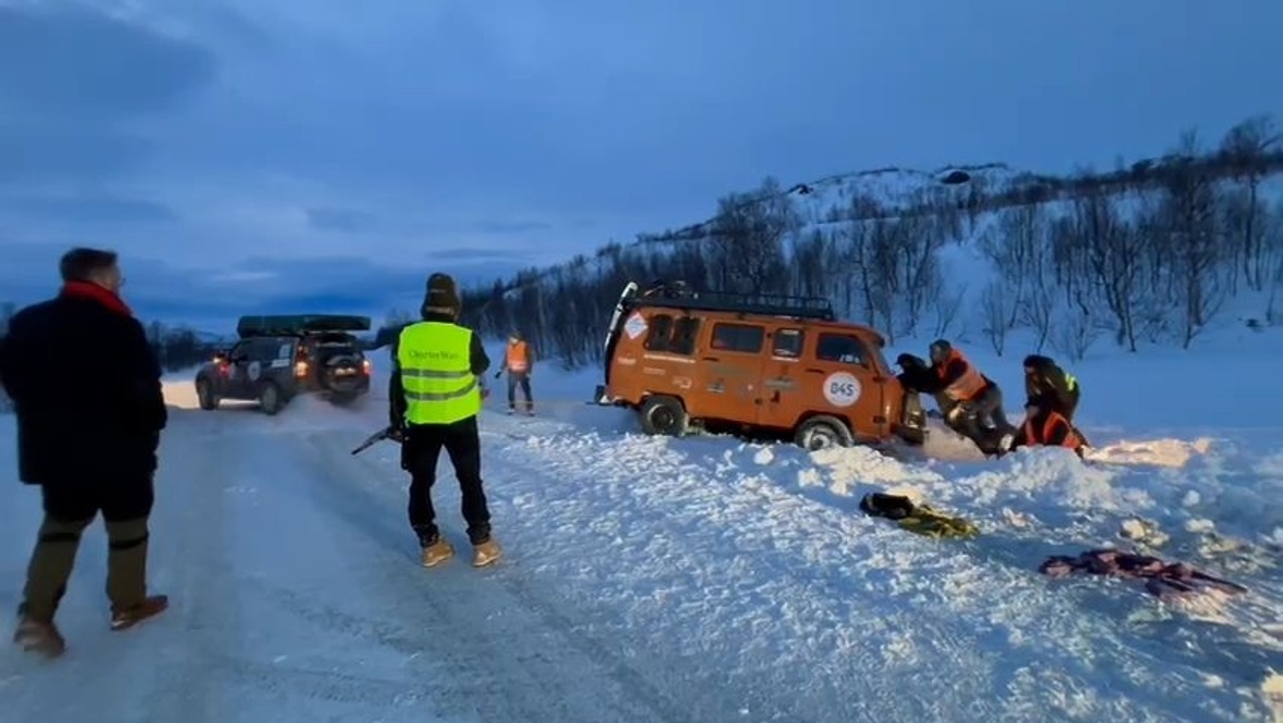 Unfall fünf Kilometer südlich des Polarkreises in Schweden, als einer der Konvoi...