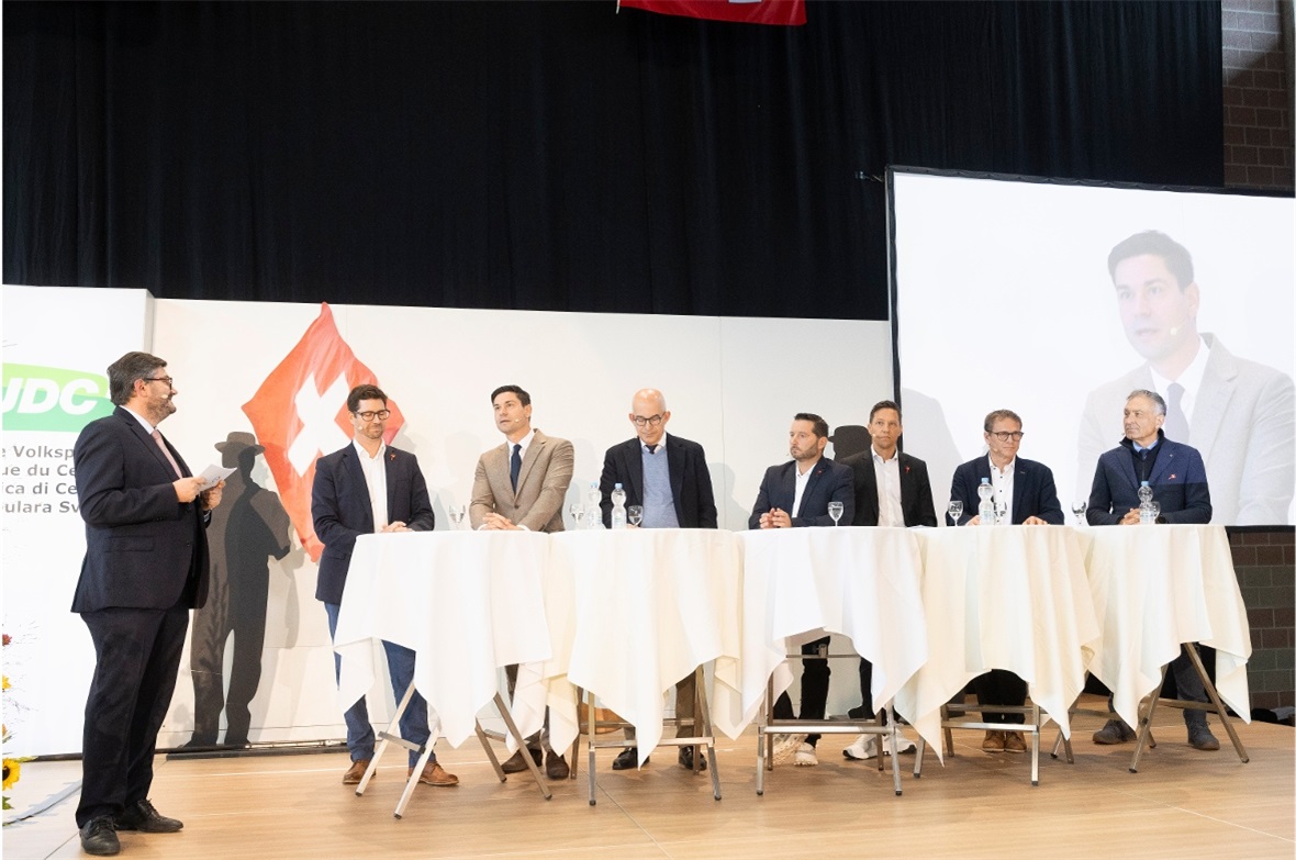 Unter der Leitung von Kevin Grangier diskutierte man über die EU-Dossiers, v.l.:...