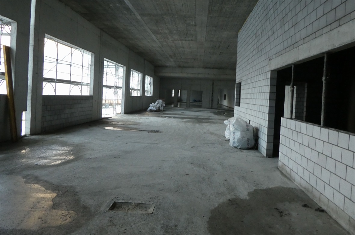 Unterhalb dieses Ganges verläuft die Abfüllstrasse der Wiesenmilch.