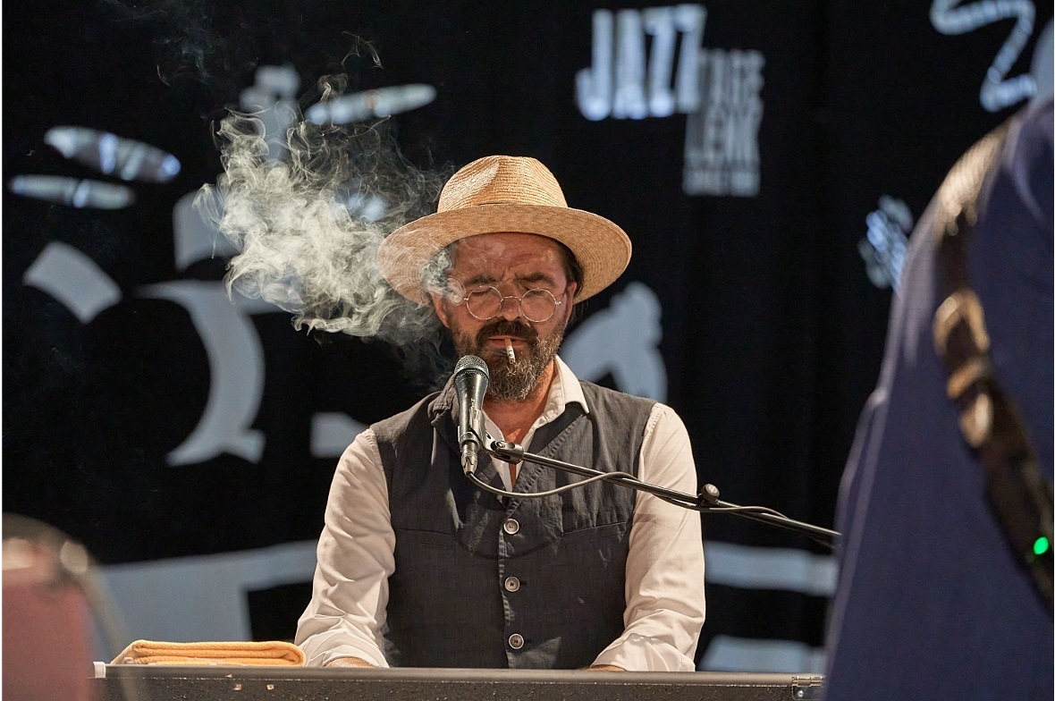 Unverwechselbar an der Hammondorgel: Hendrix Ackle.