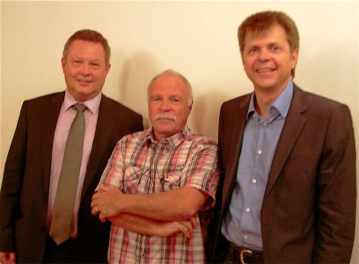 Urs Gasche, Verwaltungsratspräsident BKW, Moderator Ernst Hodel und Jürg Grossen, Energieplaner.