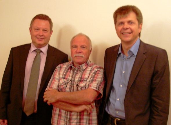 Urs Gasche, Verwaltungsratspräsident BKW, Moderator Ernst Hodel und Jürg Grossen, Energieplaner.