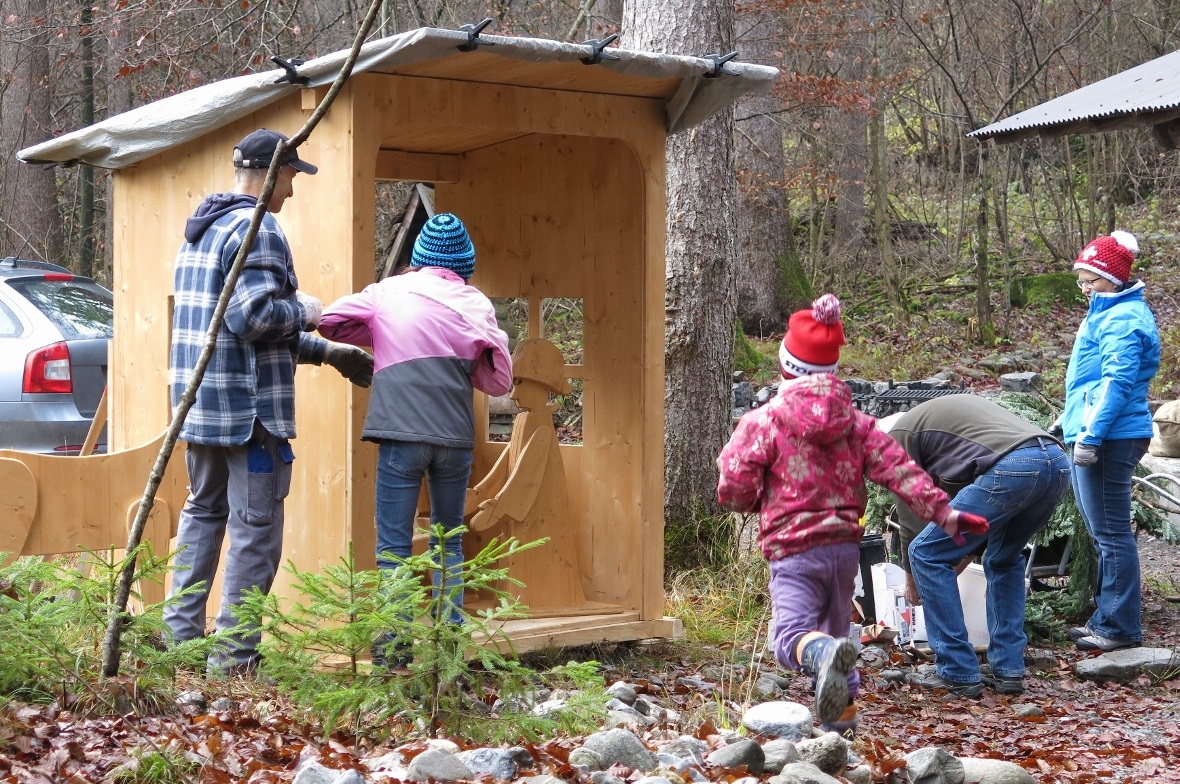 Urs stucki mit Töchter Rahel und Anja, Christian Germann und Regula Wenger stell...