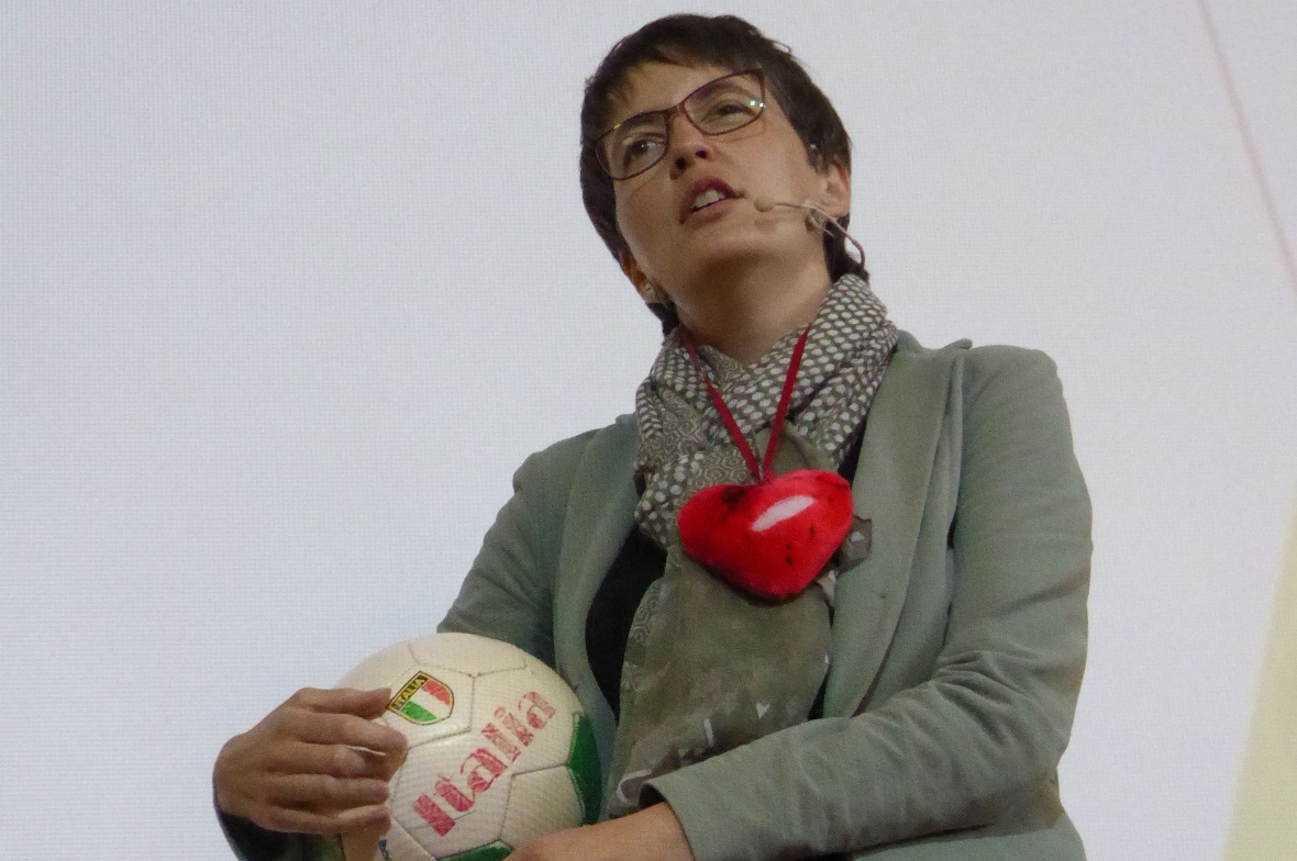 Ursula Blatti in Aktion: «Du kannst dich nicht auf den Weg zur Heilung machen, wenn du den nicht loslässt, der dich verletzt hat.»