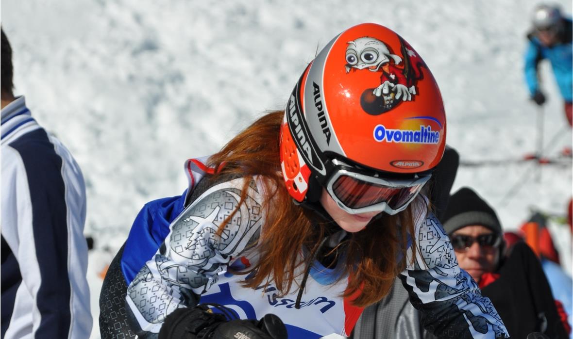 Valerie Käch vom SC Homberg am Start – ihr Vorbild ist dem Helm nach nicht schwer zu erraten.