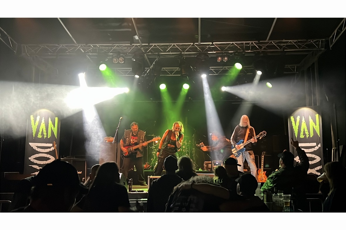 VanDox: Vanessa und ihre Jungs von VanDox liessen das MOA 2025 würdig ausklingen...