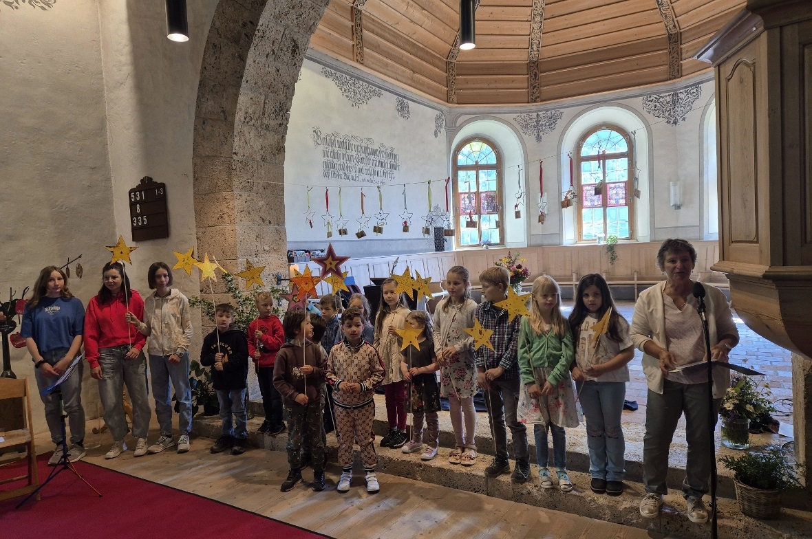 Verabschiedungsgottesdienst für KUW-Lehrerin Gertrud Gobeli mit vielen Sternen.