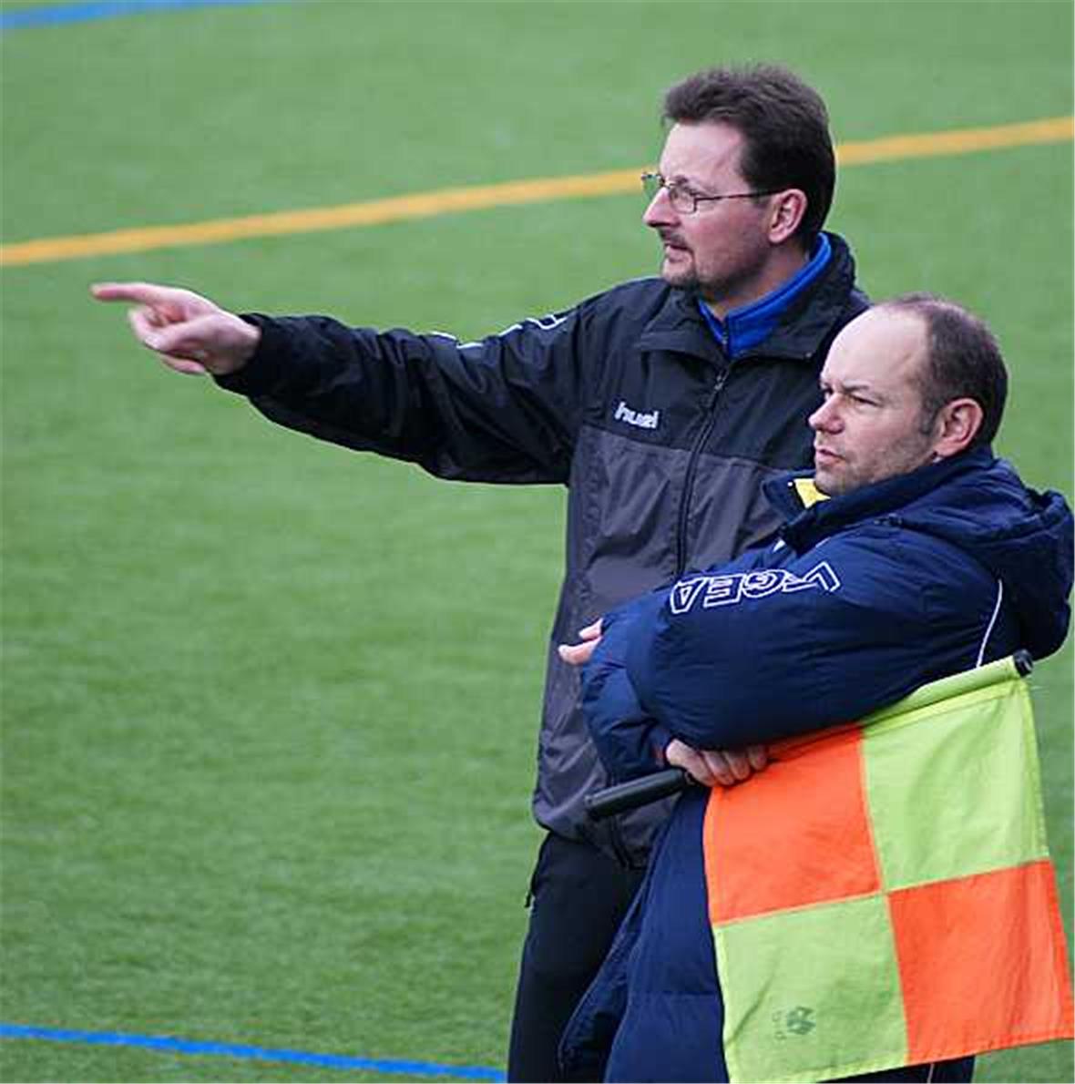 Verlassen den FC EDO Simme Richtung Interlaken.