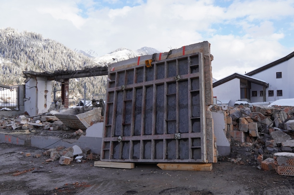 Verpackt und bereit zum Abtransport und Wiederaufbau: Das Mosaik «Justitia» von ...