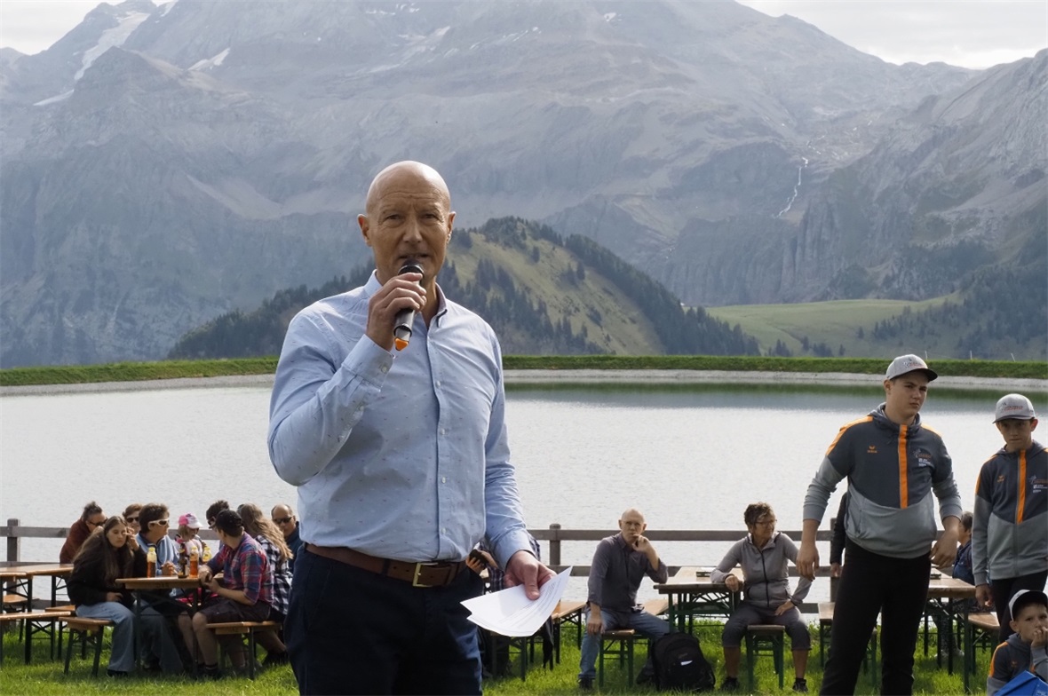 Verwaltungsratspräsident André Troxler durfte 1700 Gäste vor der imposanten Wild...