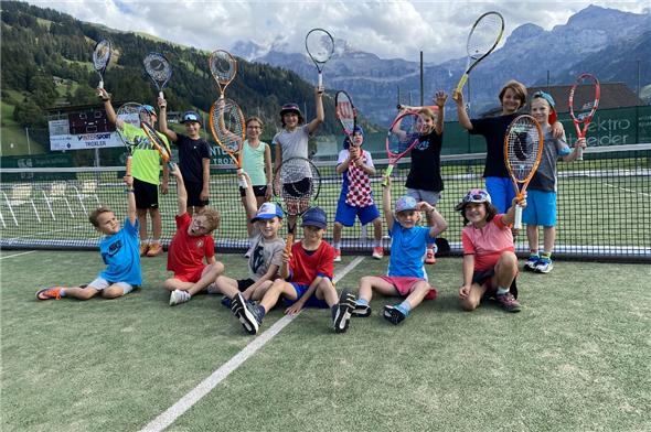 Viel Spass hatten die Kinder des TC Lenk beim Schültertennis.
