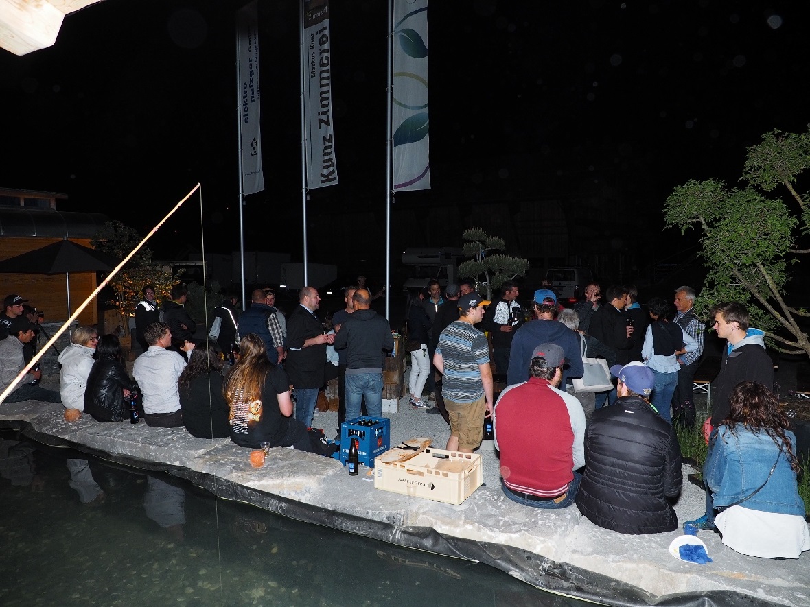 Viele Aussteller nutzten die «Oase» für ein gemeinsames Grillen und liessen den ...